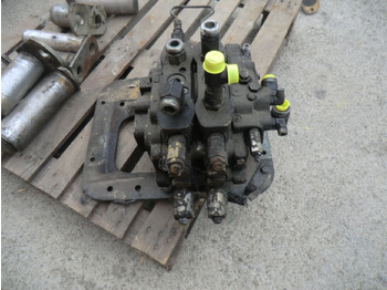 Гидравлический клапан для Строительной техники Caterpillar 963D DISTRIBUTORE: фото 2 Гидравлический клапан для Строительной техники Caterpillar 963D DISTRIBUTORE: фото 2