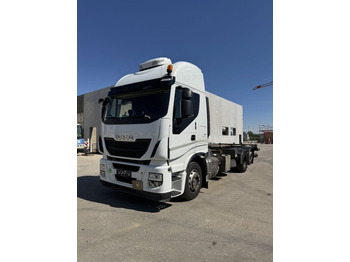 Грузовик-контейнеровоз/ Сменный кузов IVECO Stralis