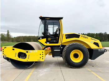Каток BOMAG
