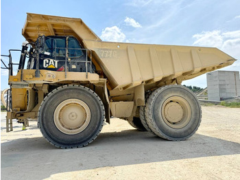 Карьерный самосвал CATERPILLAR 777