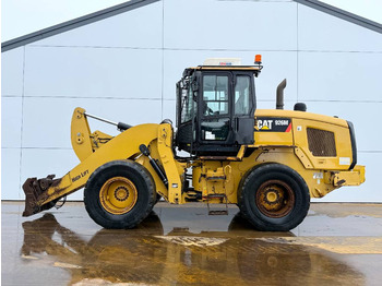 Колёсный погрузчик CATERPILLAR 926M