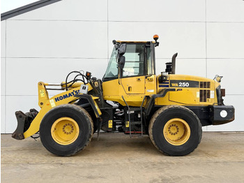 Колёсный погрузчик KOMATSU WA250