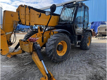 Телескопический погрузчик JCB