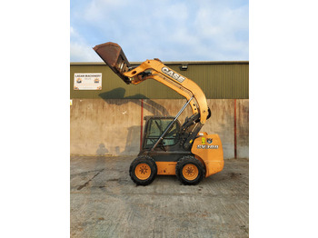 Мини-погрузчик с бортовым поворотом CASE