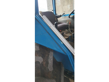 Дверь и запчасти Ford 4610, 5610 Ap, Lp Cab Door Section 83931994, 83931995: фото 4