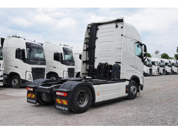 Тягач Volvo FH 460 Globetrotter XL i-Save Side Skirts: фото 4
