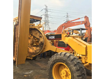 : фото в шапке страницы