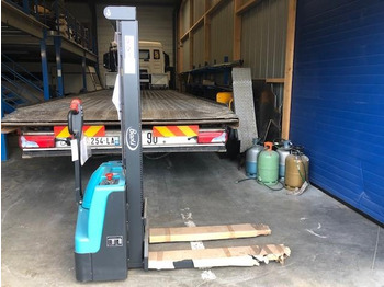 : фото в шапке страницы