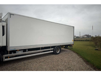 Грузовик с закрытым кузовом VOLVO