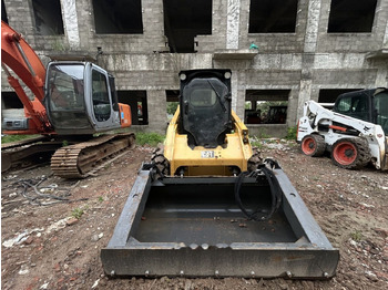 Мини-погрузчик с бортовым поворотом CATERPILLAR