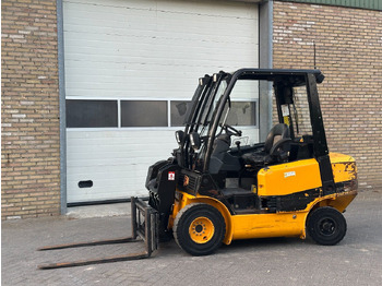 Вилочный погрузчик JCB
