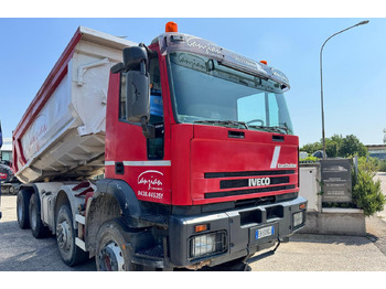Самосвал IVECO Trakker