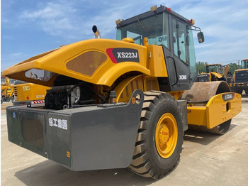 Компактор XCMG XS 223 J: фото 4 Компактор XCMG XS 223 J: фото 4