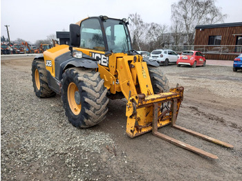 Телескопический погрузчик JCB