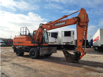 Колёсный экскаватор DOOSAN