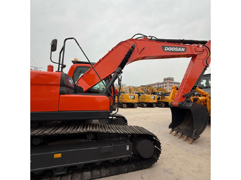 Гусеничный экскаватор DOOSAN DX225