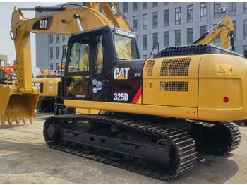 Гусеничный экскаватор