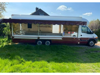 Торговый грузовик RENAULT Master