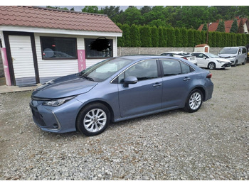 Седан TOYOTA