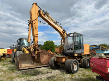 Колёсный экскаватор CASE 588