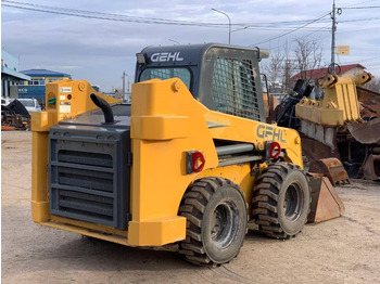 Мини-погрузчик с бортовым поворотом Gehl R 260: фото 4