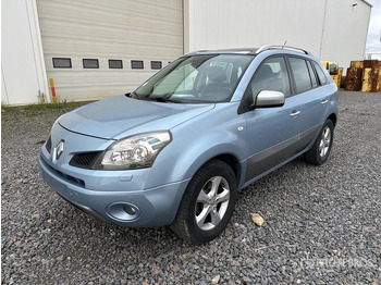 Внедорожник RENAULT