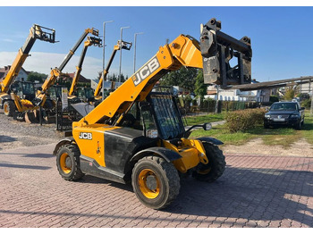 Телескопический погрузчик JCB