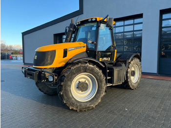 Трактор JCB