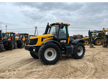 Трактор JCB