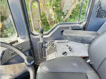 Колёсный погрузчик KOMATSU WA380-8