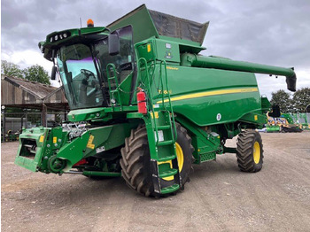 Зерноуборочный комбайн JOHN DEERE T560
