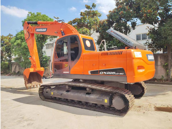 Гусеничный экскаватор DOOSAN DX225