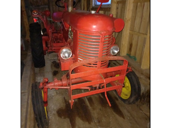 Трактор MASSEY FERGUSON 1000 series