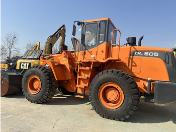 Колёсный погрузчик DOOSAN