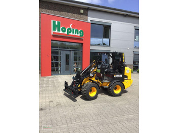 Компактный фронтальный погрузчик JCB