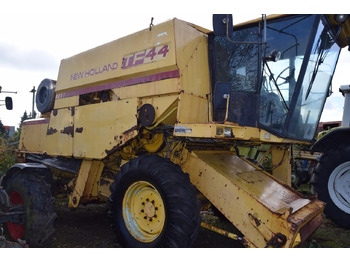 Зерноуборочный комбайн NEW HOLLAND