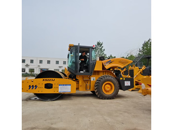 Компактор XCMG XS233J