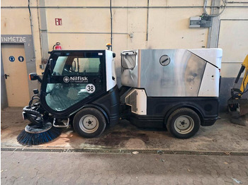 Подметально-уборочная машина Nilfisk City Ranger 3500 Kehrmaschine Straßenkehrmaschine mit Schmidt Bediendisplay Hako Kehreinheit: фото 3