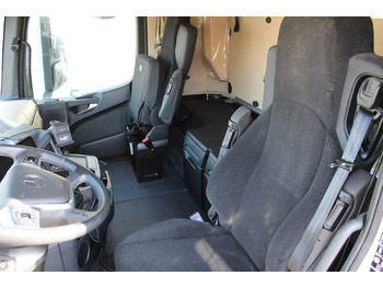 Тентованный грузовик Mercedes-Benz Actros 2542: фото 5 Тентованный грузовик Mercedes-Benz Actros 2542: фото 5