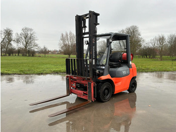 Вилочный погрузчик