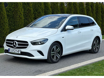 Седан MERCEDES-BENZ