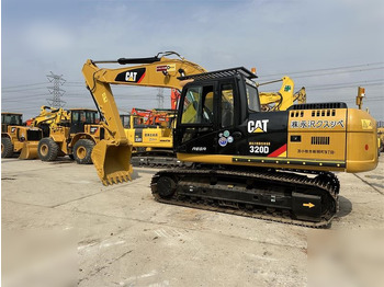 Гусеничный экскаватор CATERPILLAR 320D