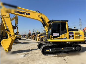 Гусеничный экскаватор KOMATSU PC200-8