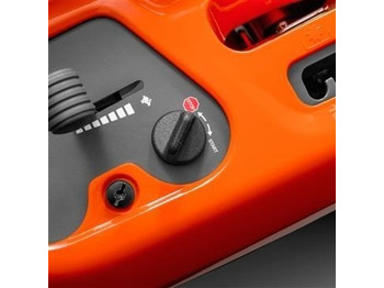 Газонокосилка Husqvarna R 216T AWD inkl. 103 cm klippebord: фото 4 Газонокосилка Husqvarna R 216T AWD inkl. 103 cm klippebord: фото 4