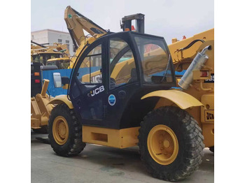 Телескопический погрузчик JCB