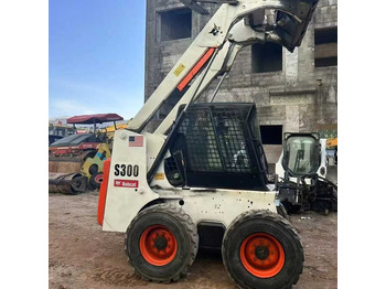 Мини-погрузчик с бортовым поворотом BOBCAT S300