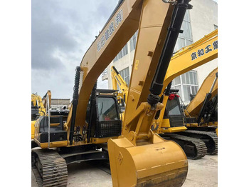 Гусеничный экскаватор