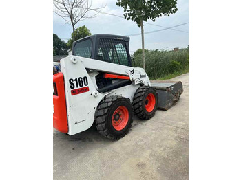 Мини-погрузчик с бортовым поворотом USED BOBCAT S160 Skid-steer Loader Bobcat S160 Carry Sweeper with Very Good Performance Is for Sale at a Low Price.: фото 4
