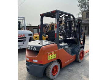 Дизельный погрузчик TOYOTA
