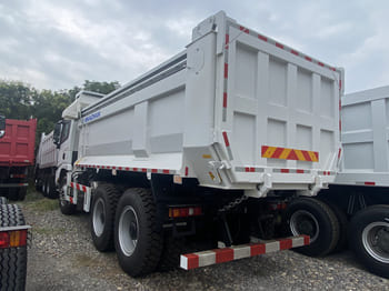 Грузовик для транспортировки сыпучих материалов SHACMAN Shacman Tipper Truck for Sale in Jamaica: фото 4 Грузовик для транспортировки сыпучих материалов SHACMAN Shacman Tipper Truck for Sale in Jamaica: фото 4